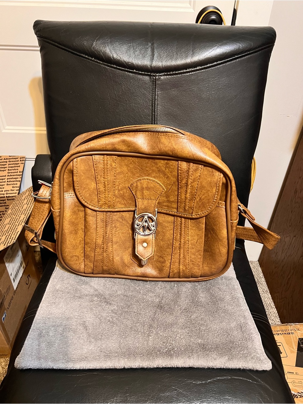 American Tourister brown carry on bag. Great condition.